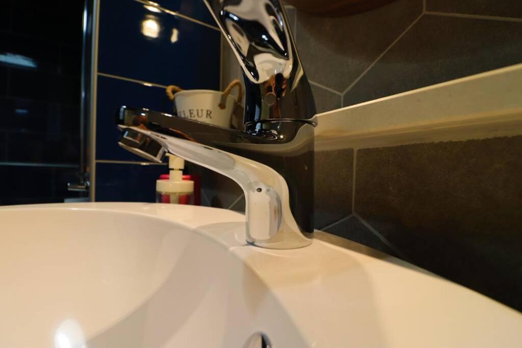 Room Emma,Between Bus And Train Station,Netflix,Speed Wi-Fi ซาเกร็บ ภายนอก รูปภาพ