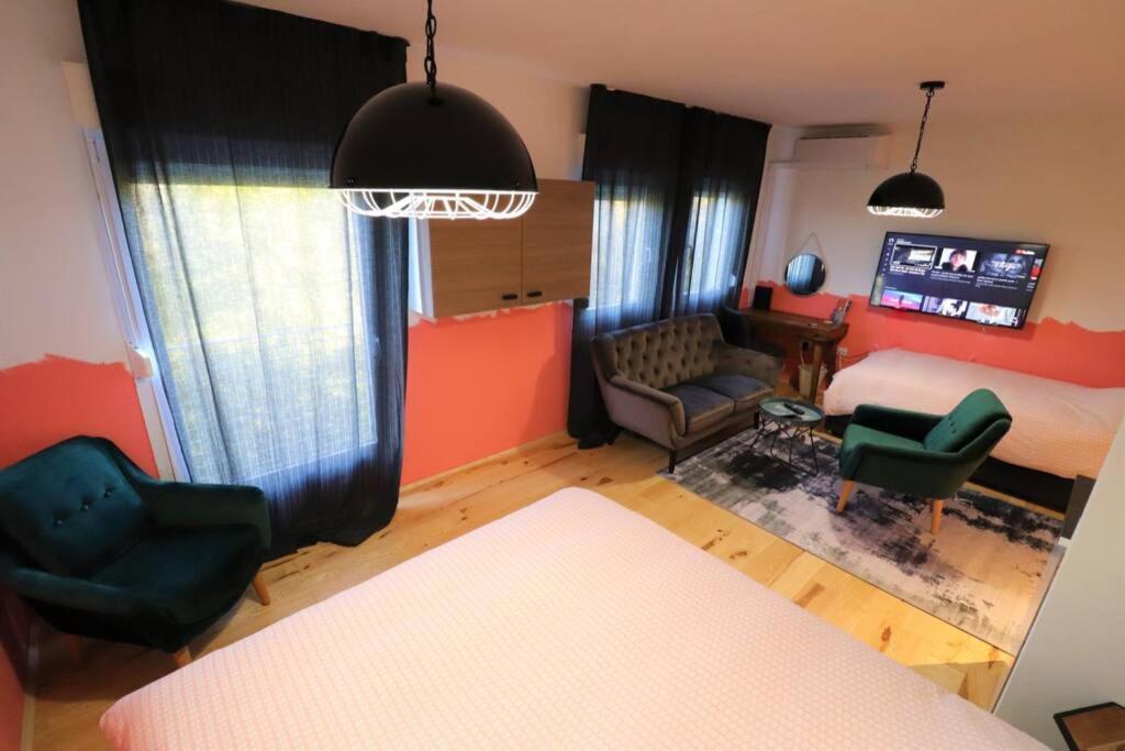 Room Emma,Between Bus And Train Station,Netflix,Speed Wi-Fi ซาเกร็บ ภายนอก รูปภาพ