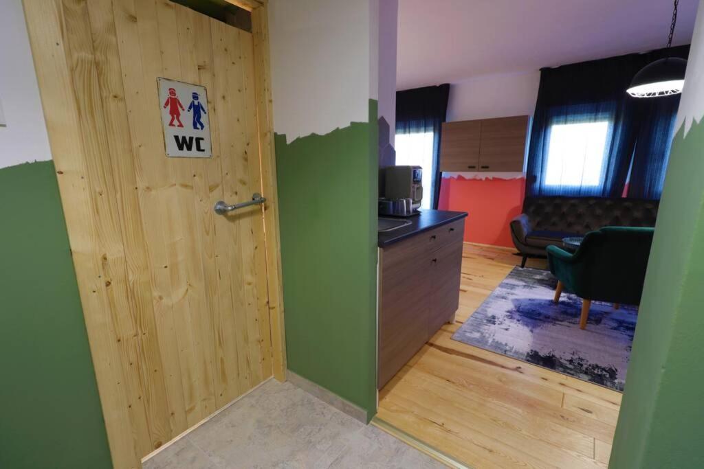 Room Emma,Between Bus And Train Station,Netflix,Speed Wi-Fi ซาเกร็บ ภายนอก รูปภาพ