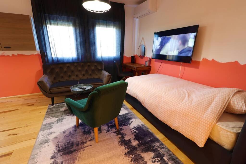 Room Emma,Between Bus And Train Station,Netflix,Speed Wi-Fi ซาเกร็บ ภายนอก รูปภาพ