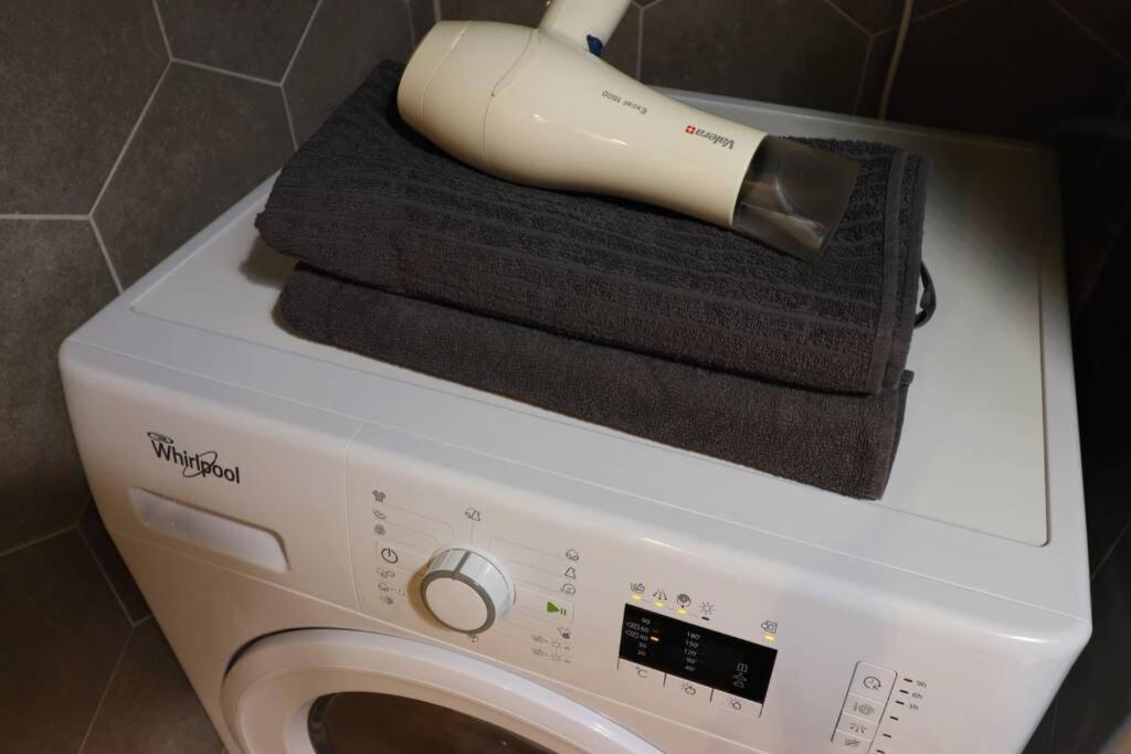 Room Emma,Between Bus And Train Station,Netflix,Speed Wi-Fi ซาเกร็บ ภายนอก รูปภาพ