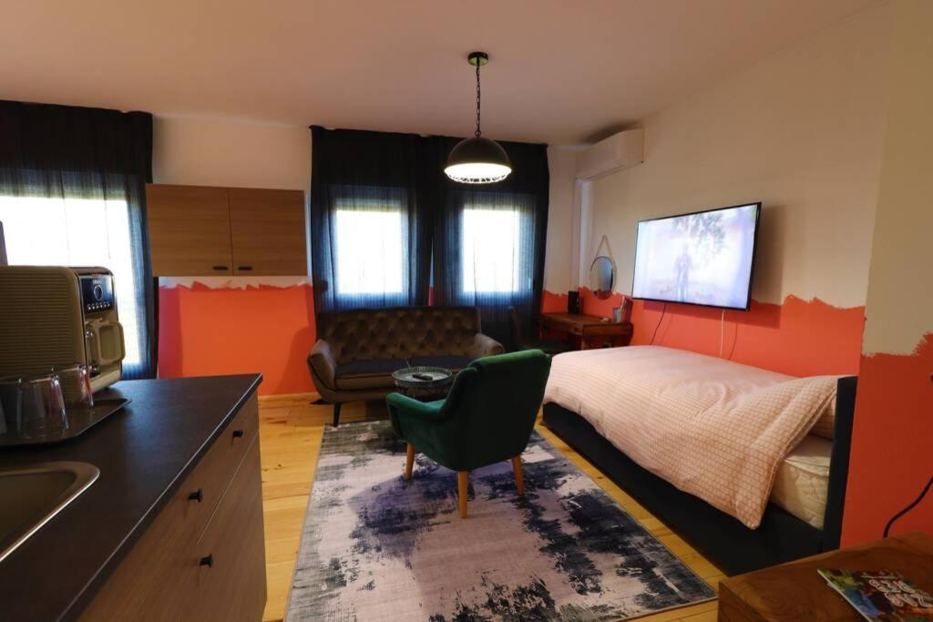 Room Emma,Between Bus And Train Station,Netflix,Speed Wi-Fi ซาเกร็บ ภายนอก รูปภาพ